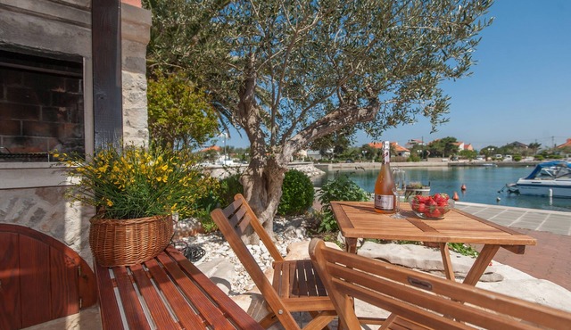 Two bedroom apartment near beach Poljana, Ugljan (A-8432-a)