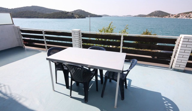 Two bedroom apartment near beach Tisno (Murter) (A-6106-a)