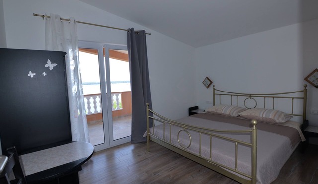 Two bedroom apartment near beach Tkon, Pašman (A-16589-b)