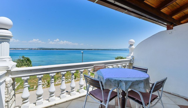 Two bedroom apartment near beach Tkon, Pašman (A-336-c)