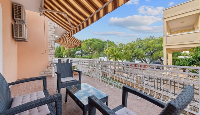Two bedroom apartment near beach Kraj, Pašman (A-334-a)