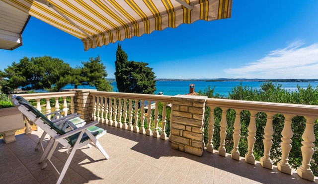 Two bedroom apartment near beach Tkon, Pašman (A-12346-b)