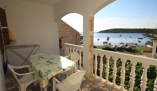 Two bedroom apartment near beach Rukavac, Vis (A-1154-c)