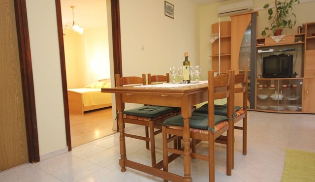 Two bedroom apartment near beach Vis (A-2459-b)