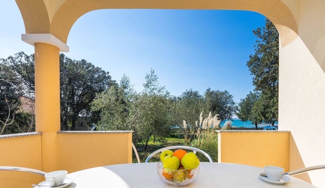 Two bedroom apartment near beach Vrsi - Mulo, Zadar (A-5951-b)