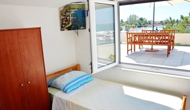 Two bedroom apartment near beach Vrsi - Mulo, Zadar (A-12519-b)
