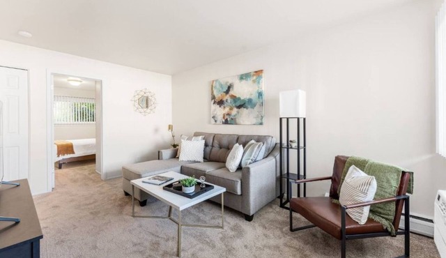 Two bedroom apartment - 30 minutes from Detroit!