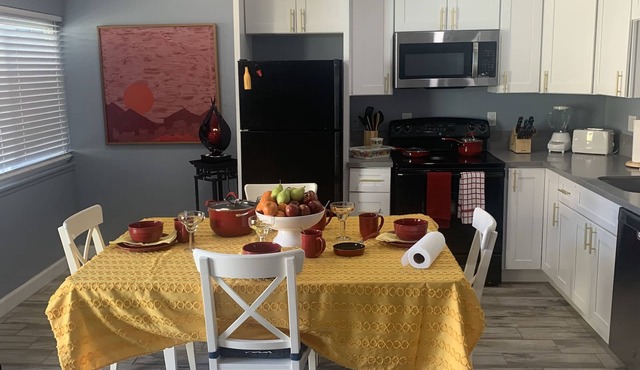 Two Bedroom Apartment close to Arts District and Strip