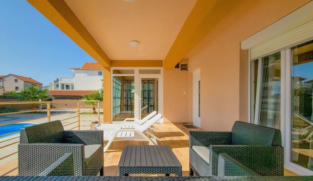 Two bedroom apartment with terrace Bibinje, Zadar (A-5778-b)