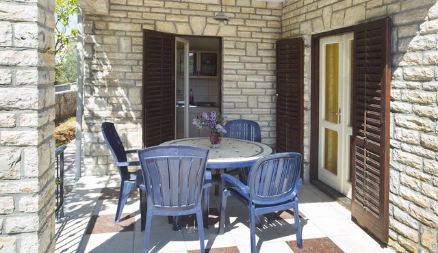 Two bedroom apartment with terrace and sea view Maslinica, Šolta (A-13135-a)