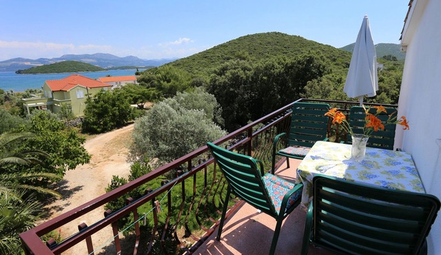 Two bedroom apartment with balcony and sea view Drače, Pelješac (A-10211-a)