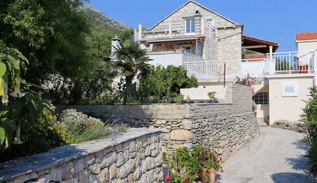 Two bedroom apartment with terrace and sea view Kučište - Perna, Pelješac (A-10143-a)