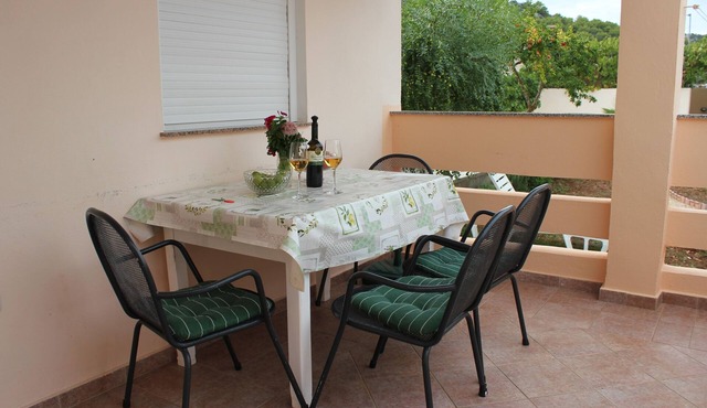 Two bedroom apartment with terrace Lukoran, Ugljan (A-836-c)