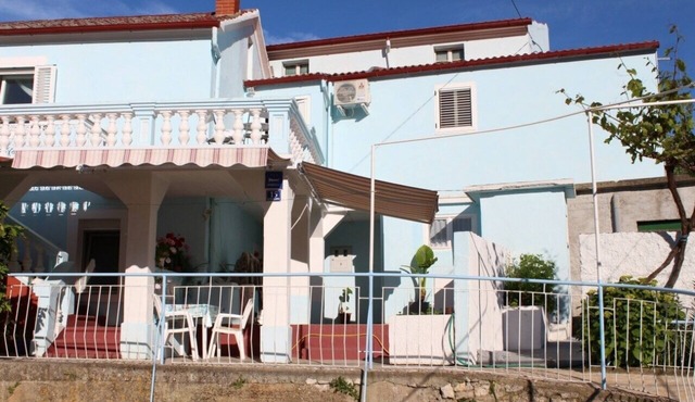 Two bedroom apartment with terrace Lukoran, Ugljan (A-11672-a)