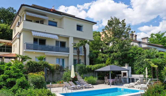 Two bedroom apartment with terrace and sea view Opatija - Volosko, Opatija (A-15071-a)