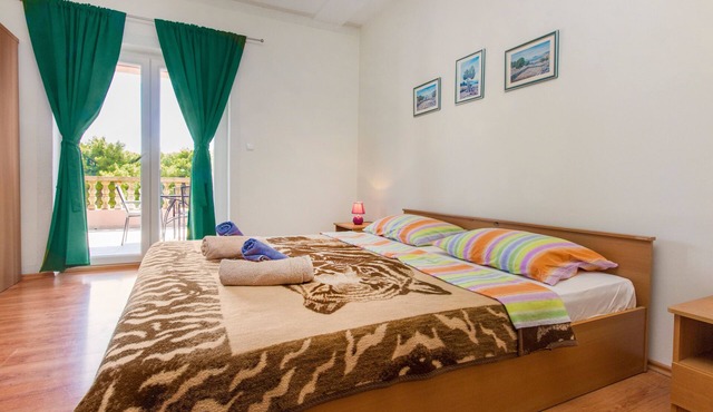 Two bedroom apartment with terrace Pirovac, Šibenik (A-6280-a)