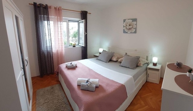 Two bedroom apartment with terrace Sućuraj, Hvar (A-5671-a)