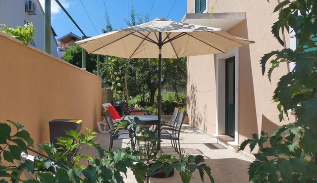 Two bedroom apartment with terrace and sea view Mirca, Brač (A-2854-a)