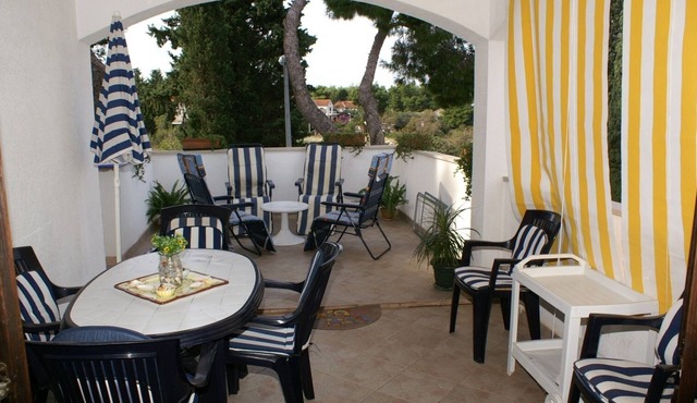 Two bedroom apartment with terrace and sea view Mirca, Brač (A-2902-b)