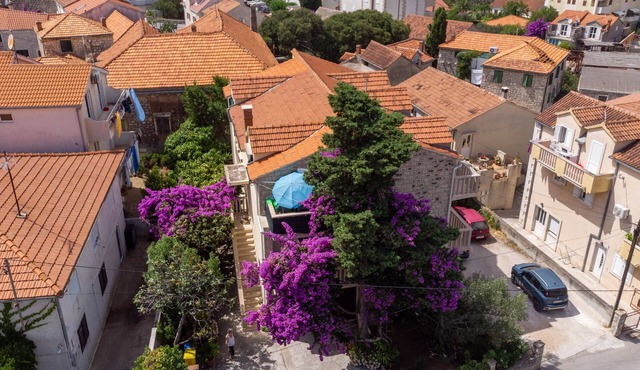 Two bedroom apartment with terrace Supetar, Brač (A-11278-a)