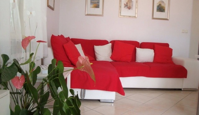 Two bedroom apartment with balcony and sea view Supetar, Brač (A-13180-d)