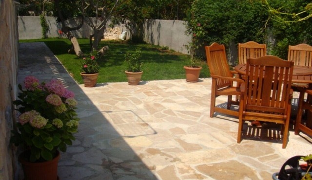 Two bedroom apartment with terrace Supetar, Brač (A-13180-a)