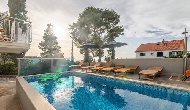 Two bedroom apartment with air-conditioning Sutivan, Brač (A-15665-b)