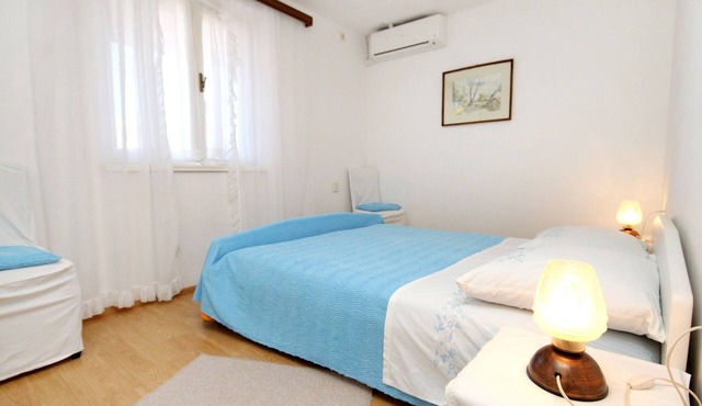 Two bedroom apartment with terrace and sea view Vrboska, Hvar (A-541-a)