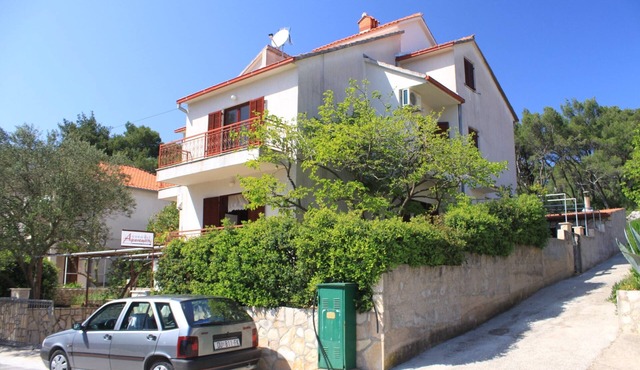 Two bedroom apartment with balcony Vrboska, Hvar (A-8748-a)