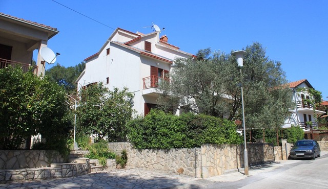 Two bedroom apartment with balcony Vrboska, Hvar (A-8748-b)