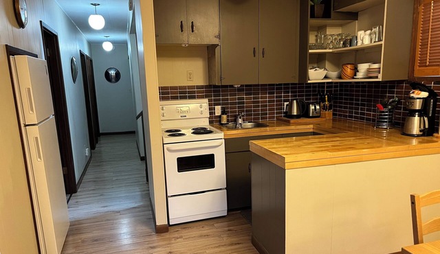 Two bedroom apartment walking distance from two boat launches.