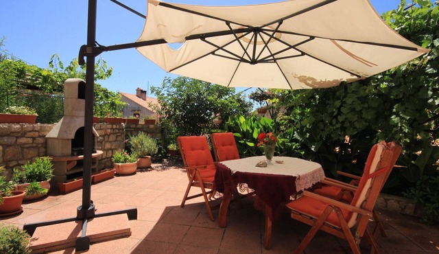 Two bedroom apartment with terrace Ćunski, Lošinj (A-8010-a)