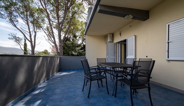 Two bedroom apartment with terrace and sea view Donji Karin, Novigrad (A-22350-a)