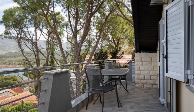 Two bedroom apartment with terrace and sea view Donji Karin, Novigrad (A-22350-b)