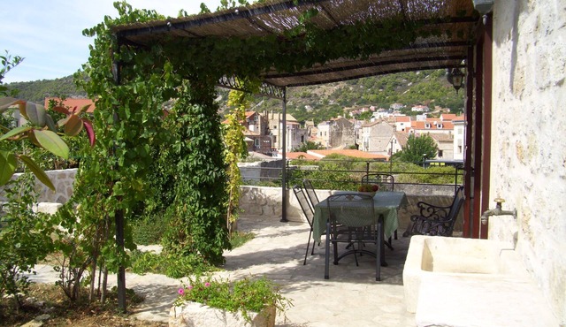 Two bedroom apartment with terrace Komiža (Vis) (A-9247-a)