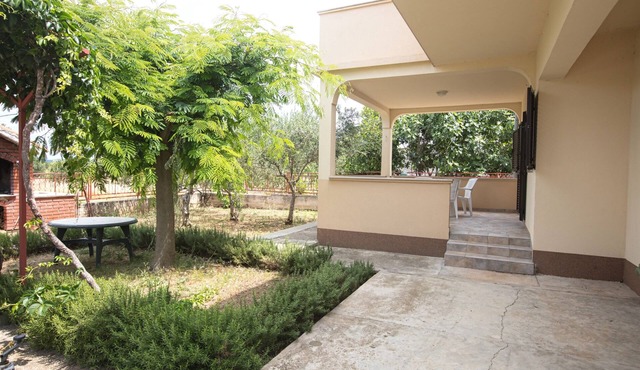 Two bedroom apartment with terrace Murter (A-5088-d)