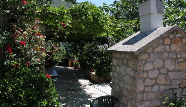 Two bedroom apartment with terrace Murter (A-5098-b)
