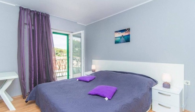 Two bedroom apartment with terrace and sea view Povlja, Brač (A-12362-a)
