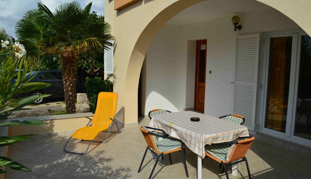 Two bedroom apartment with terrace Punat, Krk (A-16307-a)