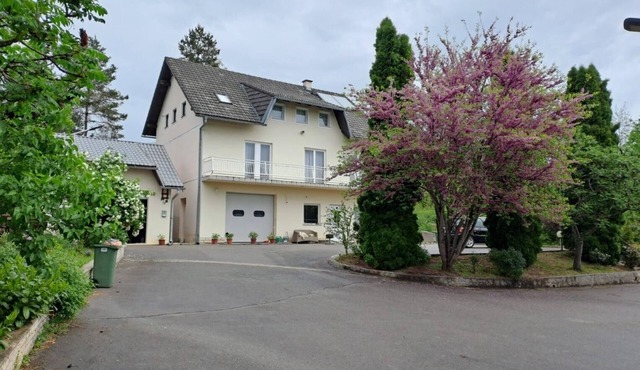 Two bedroom apartment with balcony Donji Cerovac, Plitvice (A-24434-a)