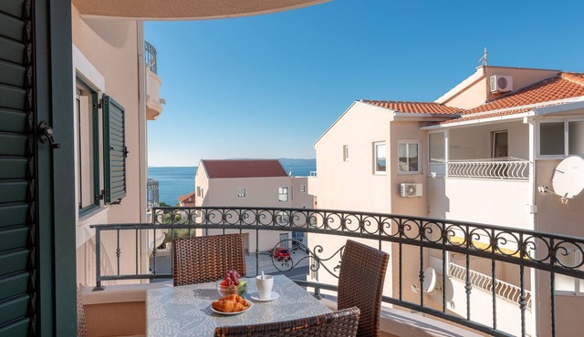 Two bedroom apartment with balcony and sea view Tučepi, Makarska (A-3193-l)