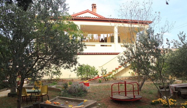 Two bedroom apartment with terrace Ugljan (A-8479-a)