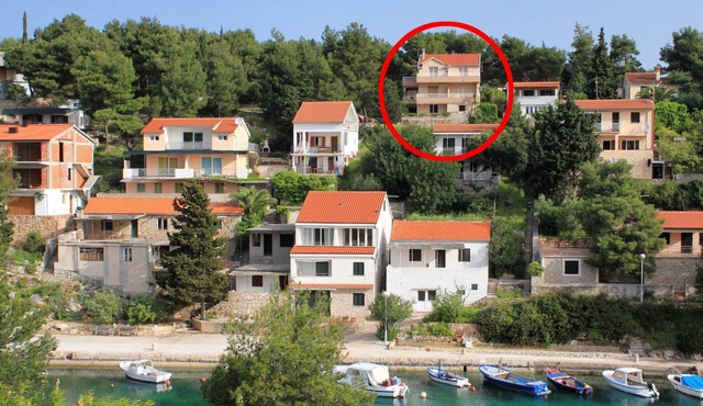 Two bedroom apartment with terrace Basina, Hvar (A-12420-a)