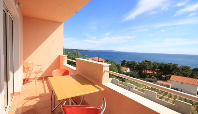 Two bedroom apartment with balcony and sea view Ivan Dolac, Hvar (A-8734-d)
