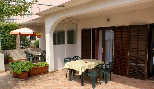 Two bedroom apartment with terrace Mandre (Pag) (A-523-b)