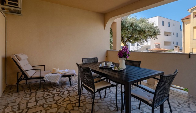 Two bedroom apartment with terrace Mandre, Pag (A-6516-a)