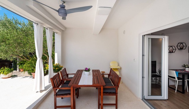 Two bedroom apartment with terrace Mandre, Pag (A-13015-a)