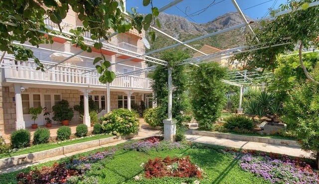 Two bedroom apartment with balcony and sea view Mlini, Dubrovnik (A-8835-c)