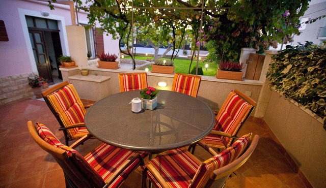 Two bedroom apartment with terrace Preko, Ugljan (A-14163-b)