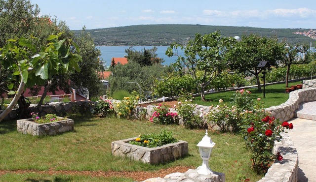 Two bedroom apartment with terrace and sea view Punat, Krk (A-5343-c)
